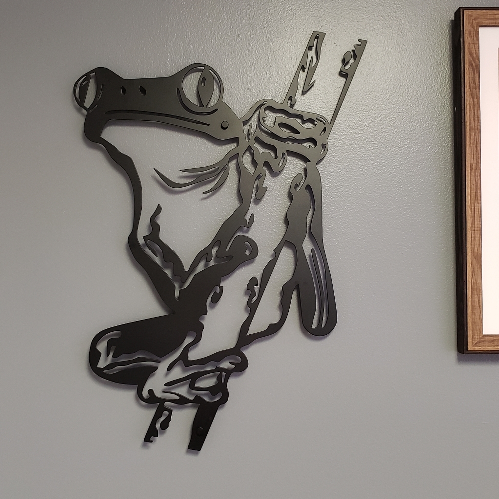 Metal wall art tree frog